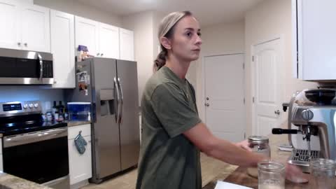 Snapshot of holihurricane chatting on 09-22-25, 01:18 Holi Hurricane online show from 09-22-25, 01:18