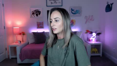 Snapshot of holihurricane chatting on 10-08-25, 02:42 Holi Hurricane online show from 10-08-25, 02:42