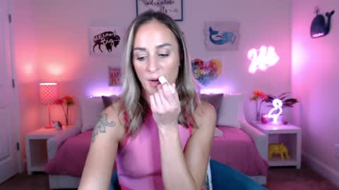 Snapshot of holihurricane chatting on 10-11-25, 02:00 Holi Hurricane online show from 10-11-25, 02:00