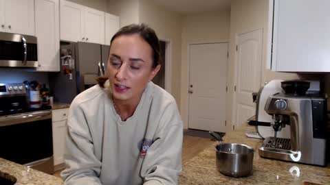 Snapshot of holihurricane chatting on 10-17-25, 02:26 Holi Hurricane online show from 10-17-25, 02:26