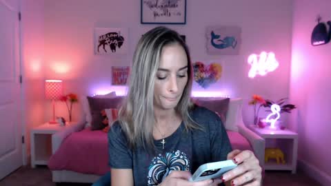 Snapshot of holihurricane chatting on 10-20-25, 03:07 Holi Hurricane online show from 10-20-25, 03:07