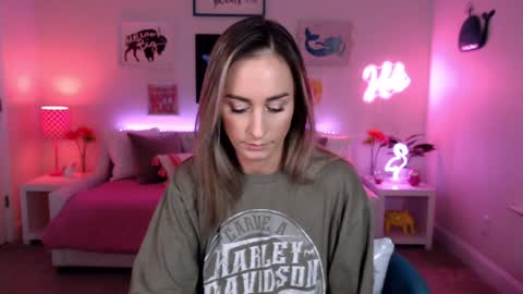 Snapshot of holihurricane chatting on 11-04-25, 02:43 Holi Hurricane online show from 11-04-25, 02:43