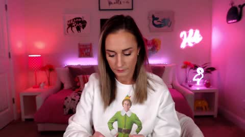 Snapshot of holihurricane chatting on 11-16-25, 05:02 Holi Hurricane online show from 11-16-25, 05:02