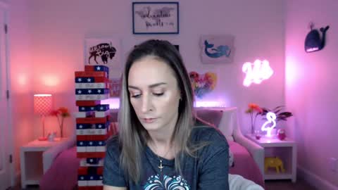 Snapshot of holihurricane chatting on 11-17-25, 05:35 Holi Hurricane online show from 11-17-25, 05:35