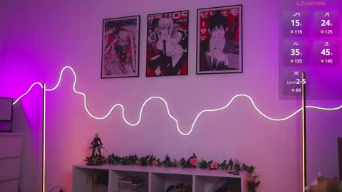 Snapshot of holliwould_ chatting on 02-11-25, 08:10 Holli online show from 02-11-25, 08:10