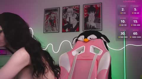 Snapshot of holliwould_ chatting on 02-22-25, 12:05 Holli online show from 02-22-25, 12:05