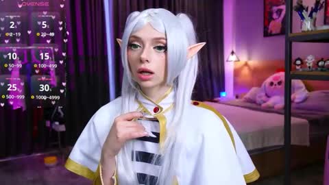 Snapshot of holliwould_ chatting on 01-06-26, 06:50 Holli online show from 01-06-26, 06:50