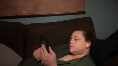 Hollys Drive threw Side Of CB. online show from 10-31-25, 06:14