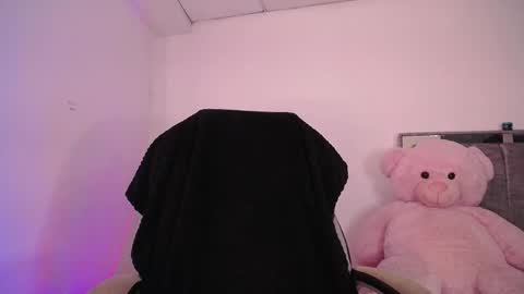 holly_16 online show from 11-09-25, 08:51