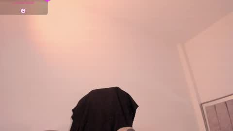 Snapshot of holly_16 chatting on 05-19-26, 11:44 holly_16 online show from 05-19-26, 11:44