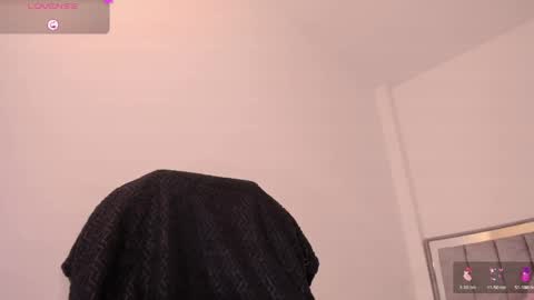 Snapshot of holly_16 chatting on 05-23-26, 12:27 holly_16 online show from 05-23-26, 12:27