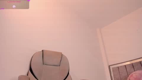 Snapshot of holly_16 chatting on 06-05-26, 11:32 holly_16 online show from 06-05-26, 11:32