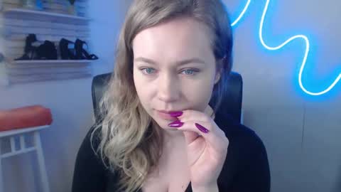 Holly online show from 02-18-25, 11:11