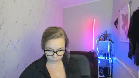 Holly online show from 11-04-25, 08:52