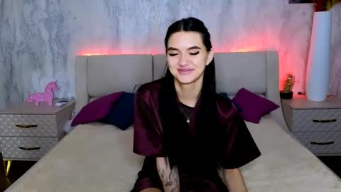 Holly online show from 05-12-26, 12:41