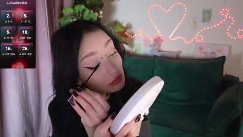 holly_berryy_ online show from 10-05-25, 01:48