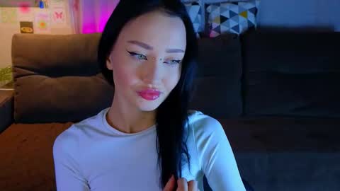 holly_berryy_ online show from 10-06-25, 01:58