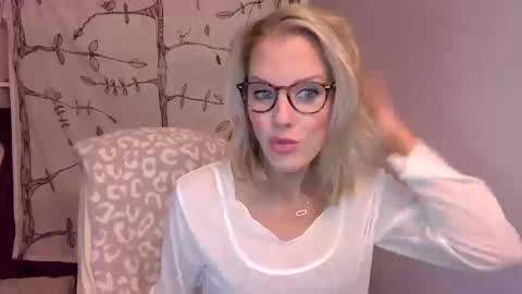 holly_bourbon online show from 10-10-25, 11:48