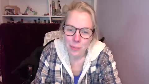 Snapshot of holly_bourbon chatting on 03-12-26, 10:27 holly_bourbon online show from 03-12-26, 10:27
