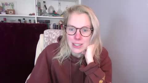 Snapshot of holly_bourbon chatting on 03-13-26, 07:09 holly_bourbon online show from 03-13-26, 07:09