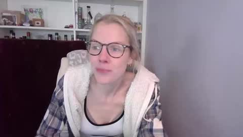 Snapshot of holly_bourbon chatting on 03-14-26, 06:46 holly_bourbon online show from 03-14-26, 06:46