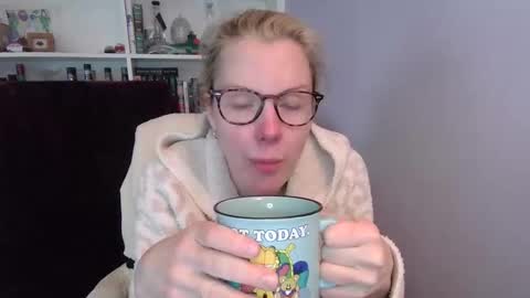 Snapshot of holly_bourbon chatting on 03-16-26, 07:29 holly_bourbon online show from 03-16-26, 07:29