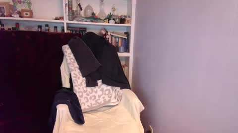 Snapshot of holly_bourbon chatting on 03-18-26, 11:19 holly_bourbon online show from 03-18-26, 11:19