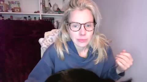 Snapshot of holly_bourbon chatting on 04-07-26, 11:04 holly_bourbon online show from 04-07-26, 11:04