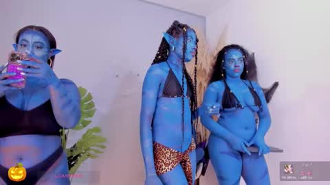 Snapshot of holly_jorda chatting on 10-31-25, 11:55 online show from 10-31-25, 11:55