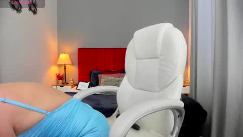 Snapshot of holly_madison_ chatting on 10-05-25, 12:47 Holly Madisson online show from 10-05-25, 12:47