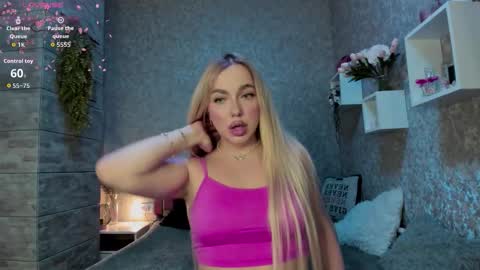 holly_molly8 online show from 10-21-25, 08:31