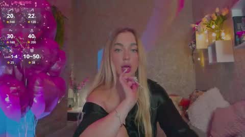 holly_molly8 online show from 03-27-26, 06:40