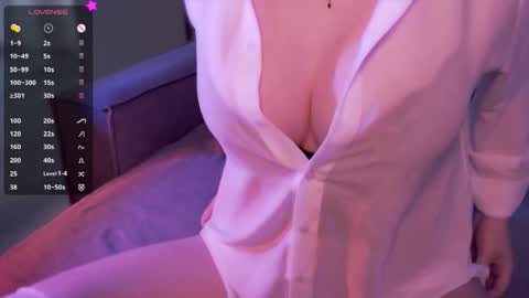 Snapshot of holly_molly_69 chatting on 12-19-25, 04:30 Molly online show from 12-19-25, 04:30