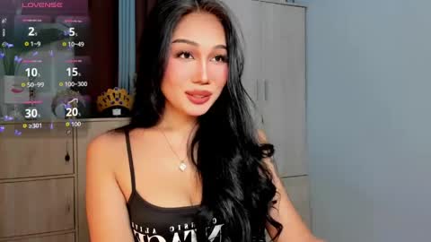 Snapshot of holly_preciousxx chatting on 06-19-26, 05:28 Hi Im Precious online show from 06-19-26, 05:28