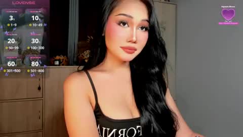 Snapshot of holly_preciousxx chatting on 06-21-26, 06:10 Hi Im Precious online show from 06-21-26, 06:10