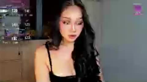 Snapshot of holly_preciousxx chatting on 06-28-26, 01:11 Hi Im Precious online show from 06-28-26, 01:11