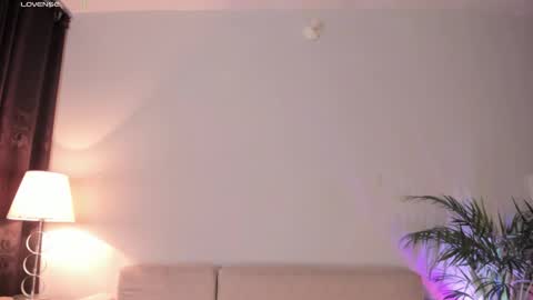 Snapshot of holly_velvett chatting on 03-22-26, 06:50 holly online show from 03-22-26, 06:50