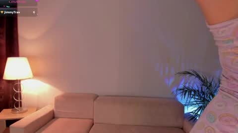 Snapshot of holly_velvett chatting on 04-06-26, 08:26 holly online show from 04-06-26, 08:26