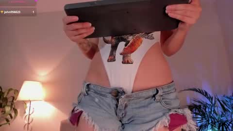 Snapshot of holly_velvett chatting on 04-14-26, 03:12 holly online show from 04-14-26, 03:12
