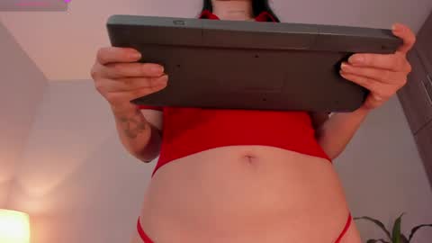 Snapshot of holly_velvett chatting on 04-27-26, 08:51 holly online show from 04-27-26, 08:51