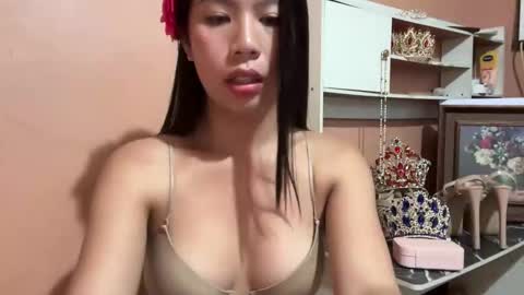holly_wyn online show from 10-23-25, 12:10
