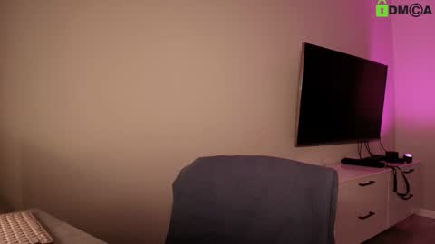 hollyextra online show from 11-20-25, 11:37