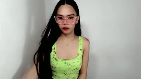 Snapshot of hollyhalo chatting on 10-14-25, 09:43 hollyhalo online show from 10-14-25, 09:43