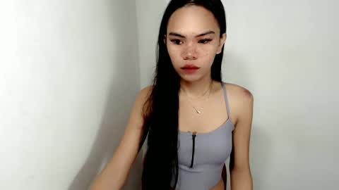 Snapshot of hollyhalo chatting on 10-15-25, 11:32 hollyhalo online show from 10-15-25, 11:32