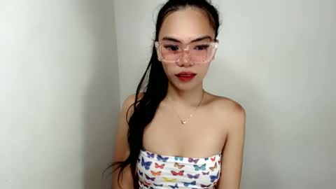Snapshot of hollyhalo chatting on 10-16-25, 02:29 hollyhalo online show from 10-16-25, 02:29