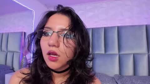 hollypeach_ online show from 12-18-25, 08:15