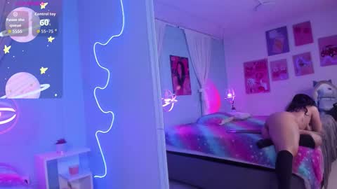 hollypeach_ online show from 01-11-26, 04:39