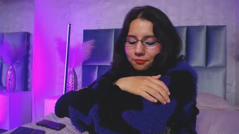 hollypeach_ online show from 03-23-26, 07:51