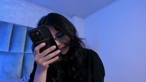 hollypeach_ online show from 05-19-26, 01:56