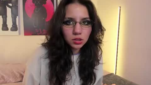 hollypeach_ online show from 06-10-26, 07:46